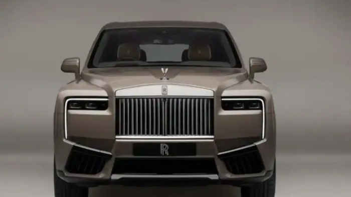 Крал Чарлз е получил Rolls-Royce по случай коронацията си